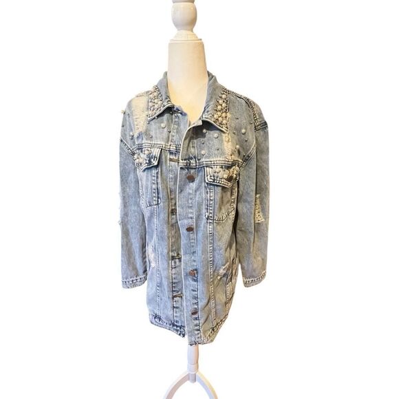 NWOT women's Jean jacket with pearls accent size medium distressed with‎ pockets - Picture 1 of 8